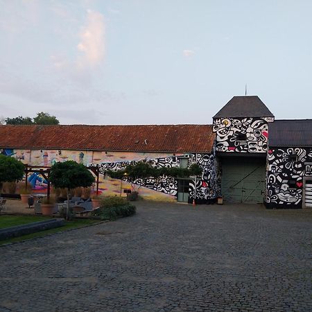 B&B At Haras Petit-Hallet Hannut Bagian luar foto